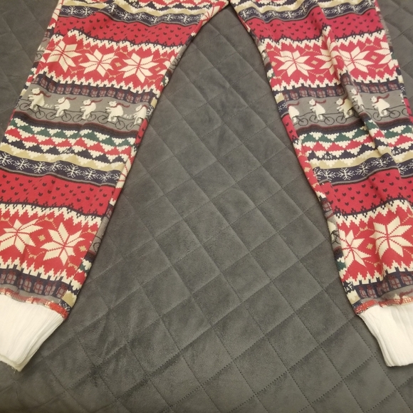 Abercrombie + Fitch Sleepware Collection Snowflake Onesie M/L - Picture 4 of 8